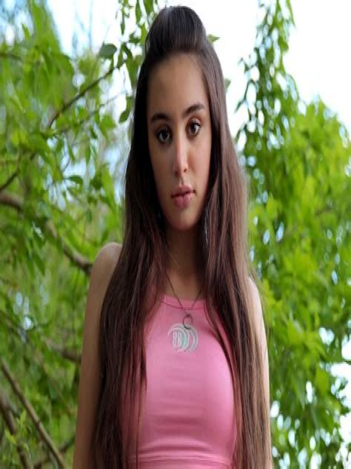 Elizabeth LiSi (Instagram Star) - Age, Birthday, Bio, Facts, Family, Net Worth, Height & More