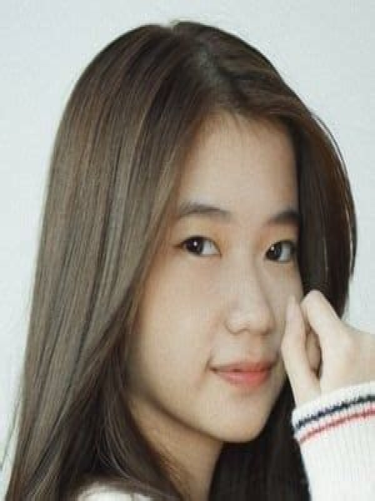 Esther Sitbon (TikTok Star) - Age, Birthday, Bio, Facts, Family, Net Worth, Height & More